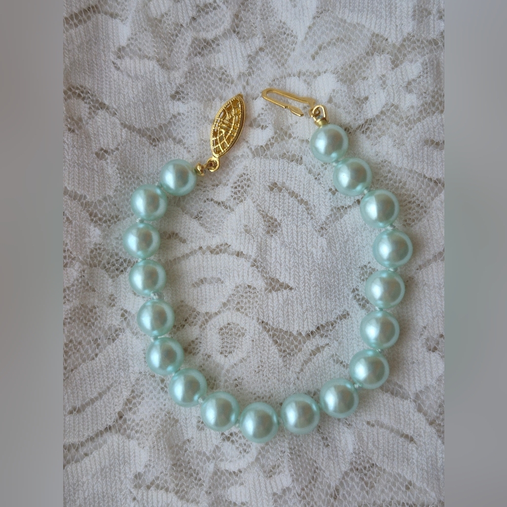 Elegant Vintage Pale Blue Pearl Bracelet